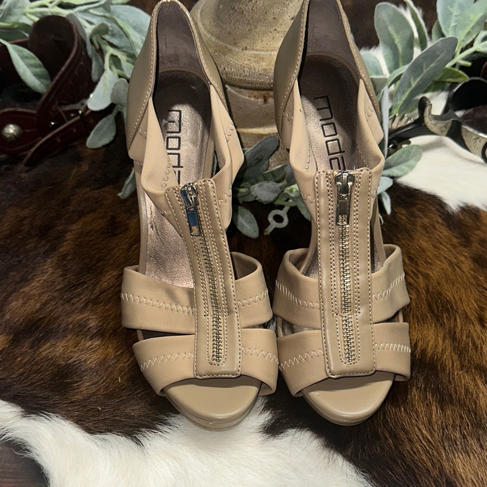 Moda Beige Heels with Zipper Accent